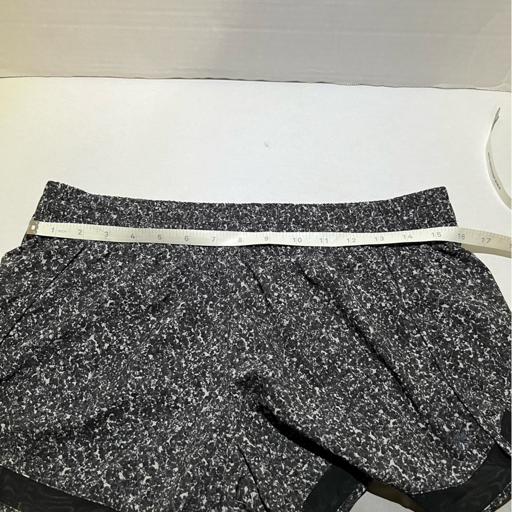 Athleta Printed Mesh Racer Run Shorts Black Gray Size Medium - Picture 6 of 7